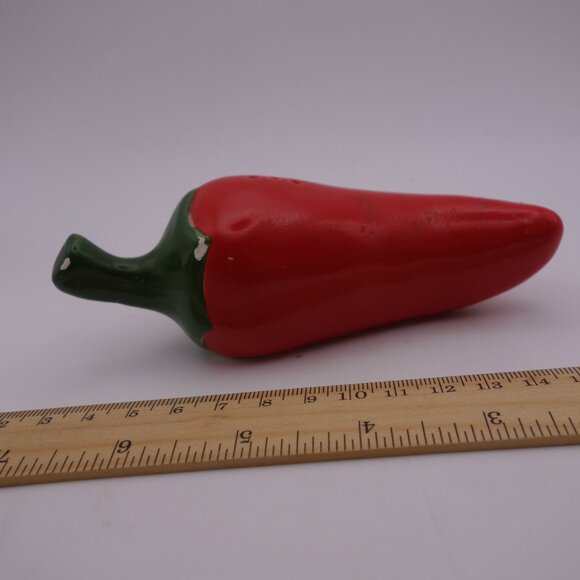 Tabasco Taiwan Ceramic Chili Pepper-Shaped Salt Shaker - Picture 8 of 11